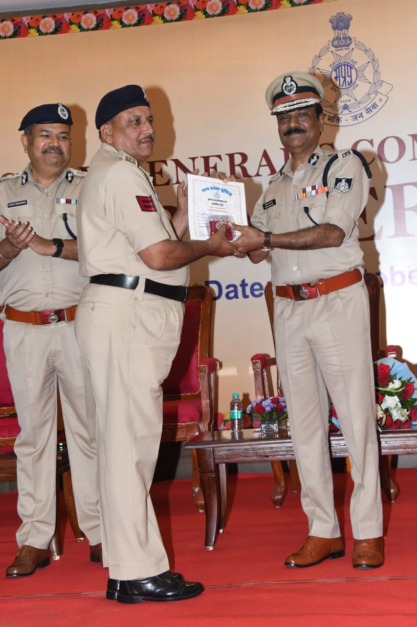 56 पुलिस अधिकारी/कर्मचारी DG डिस्क से सम्मानित 2 1761743825 WhatsApp Image 2025 10 29 at 18.13.49